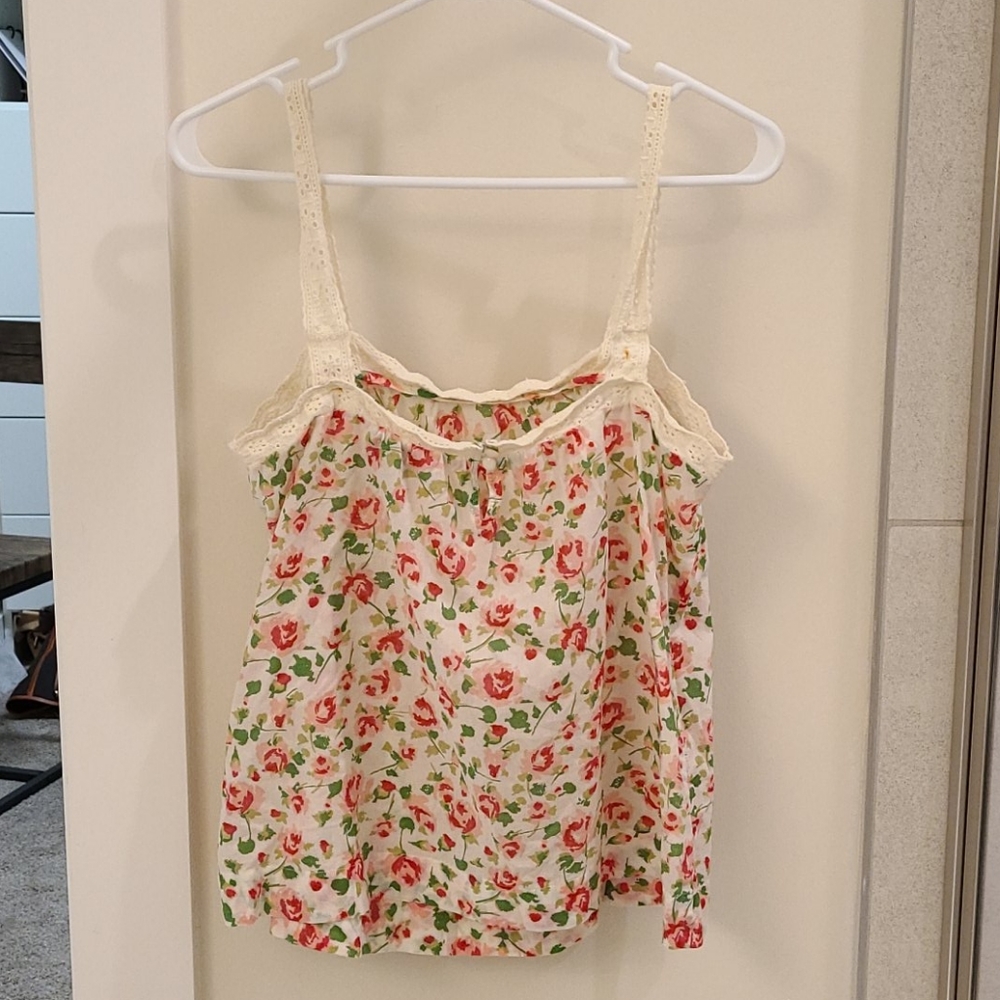 Shirt  spring roses.